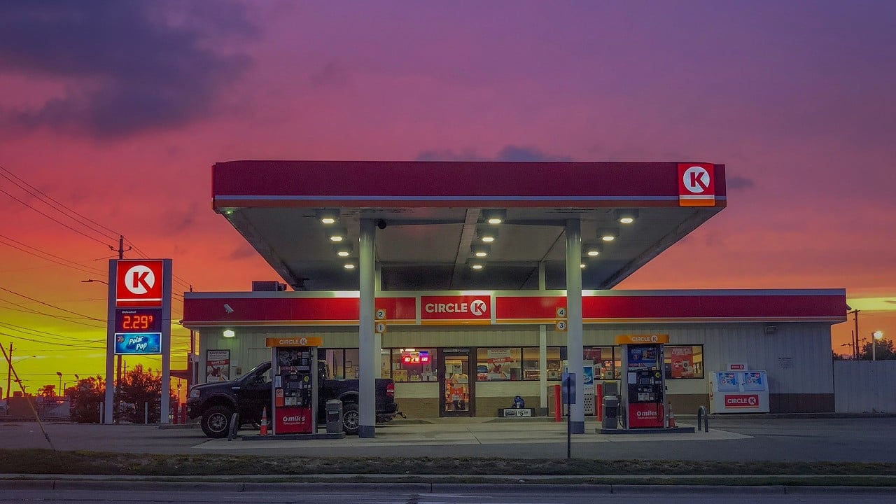 Gas Stations
Gas stations are a good way for teens to gain experience with retail inventory and to develop customer service skills. In an urban location like the Louisville Metro area, there is an abundance of gas stations with daytime shifts available.