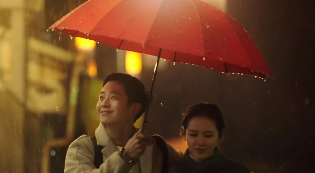  Netflix and Chill with a rainy day drama  like ”Something in the Rain”
Your Couch, Bed or Floor 
There is nothing cozier than watching a rainy drama when relaxing at home on a rainy day. “Something in the Rain” ticks the rainy, cozy, and romantic vibe. 