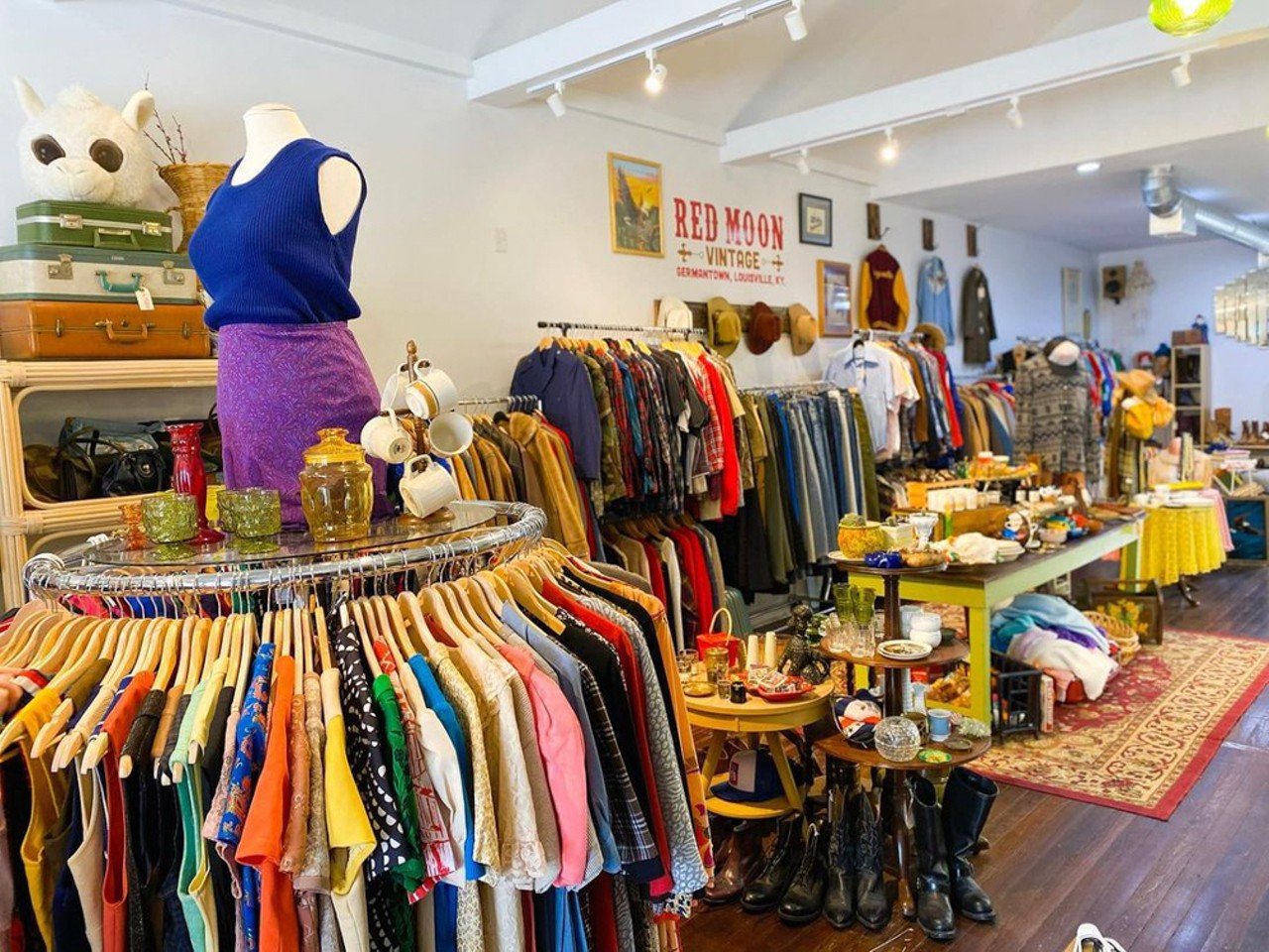  Go thrifting or vintage clothes shopping 
Find new clothes in your own style while saving money. (For a headstart on where to look, check out our  list  of 25 essential vintage shops in and around Louisville.)
Photo via theneonflea/Instagram