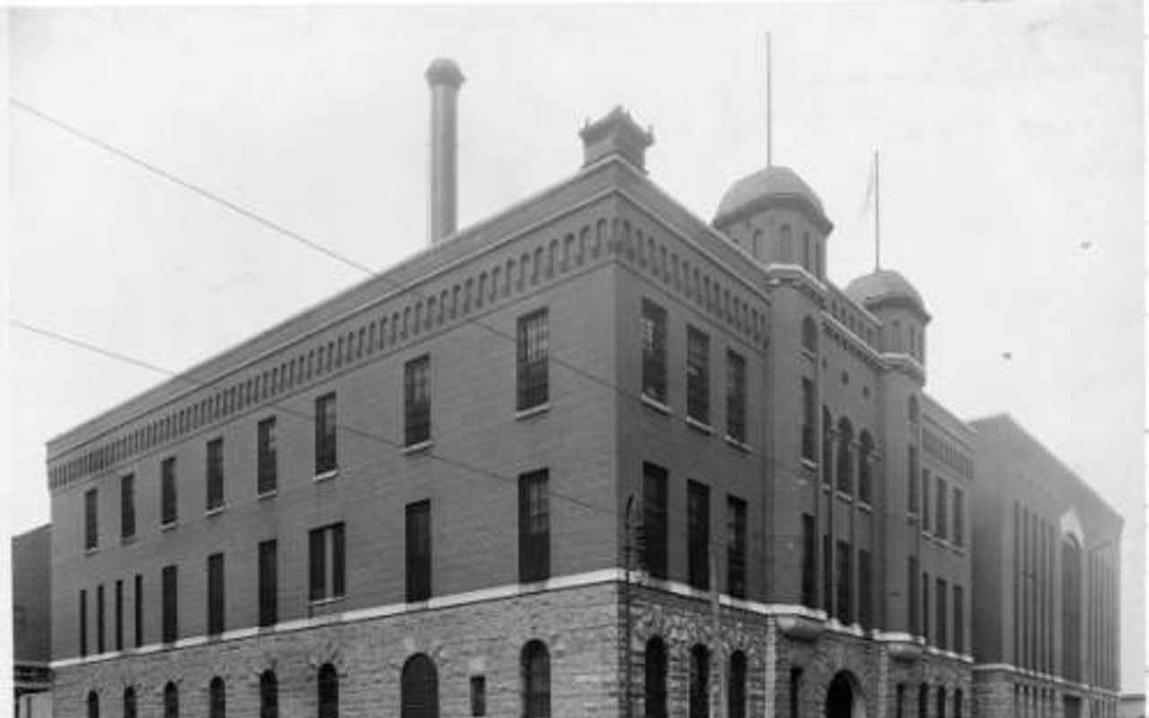 Archival photo of the jail in downtown Louisville.