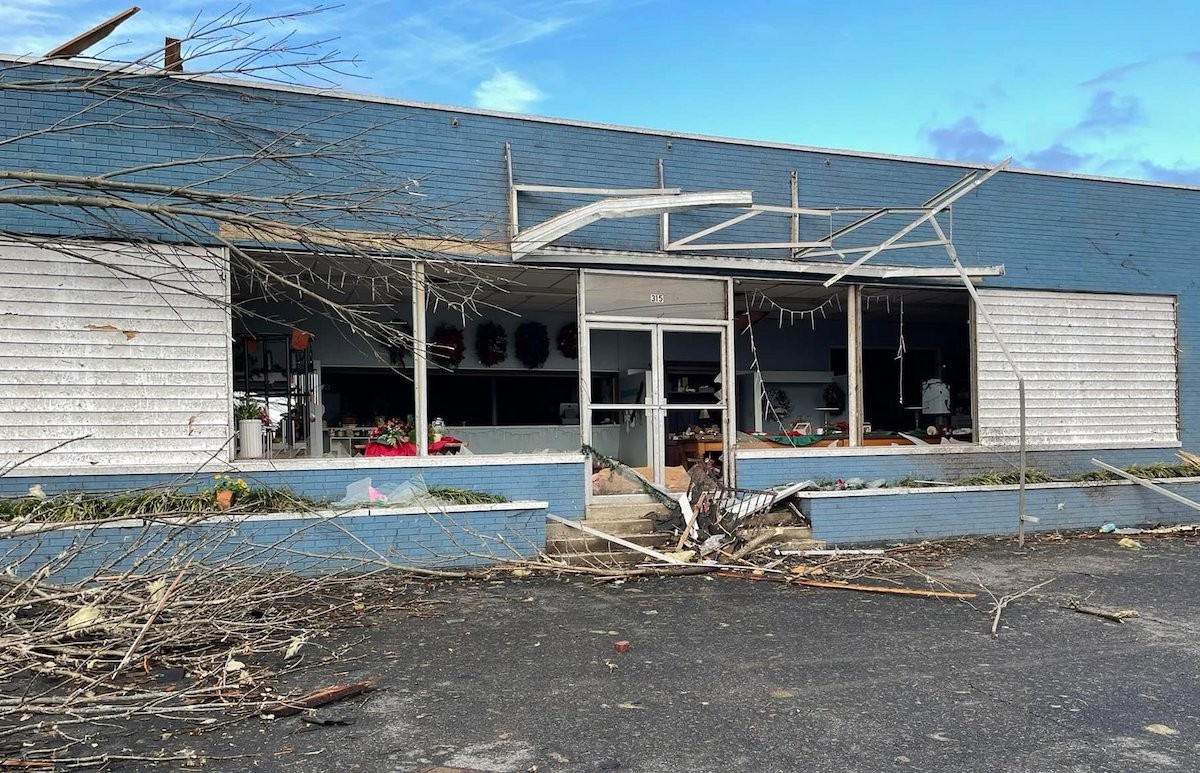Jeannette's Mayfield Flower Co. was destroyed in the tornadoes, but its owners Jennifer Rukavina Bidwell and Jeff Bidwell still provided flowers for funerals of the tornadoes' victims.