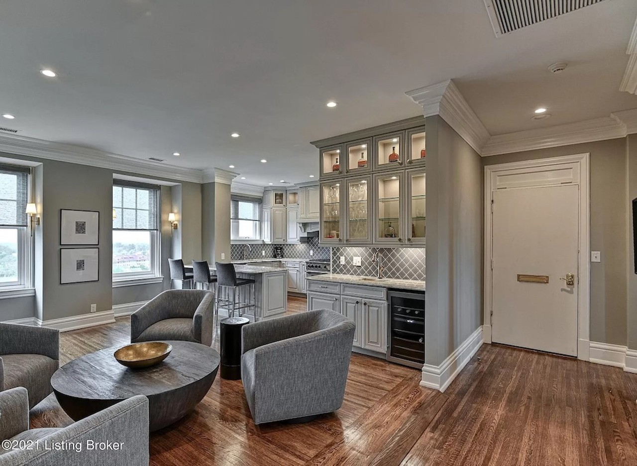 Inside A Dartmouth-Willow Terrace Penthouse For Sale In Louisville [PHOTOS]