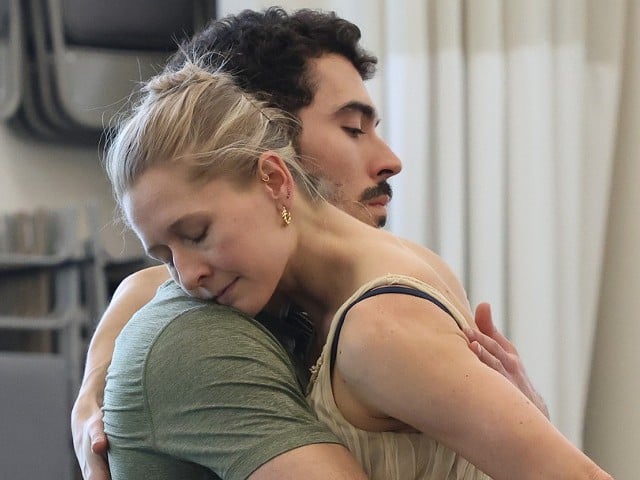 Leigh Anne Albrechta and Daniel Scofield in rehearsal for Romeo & Juliet at Louisville Ballet