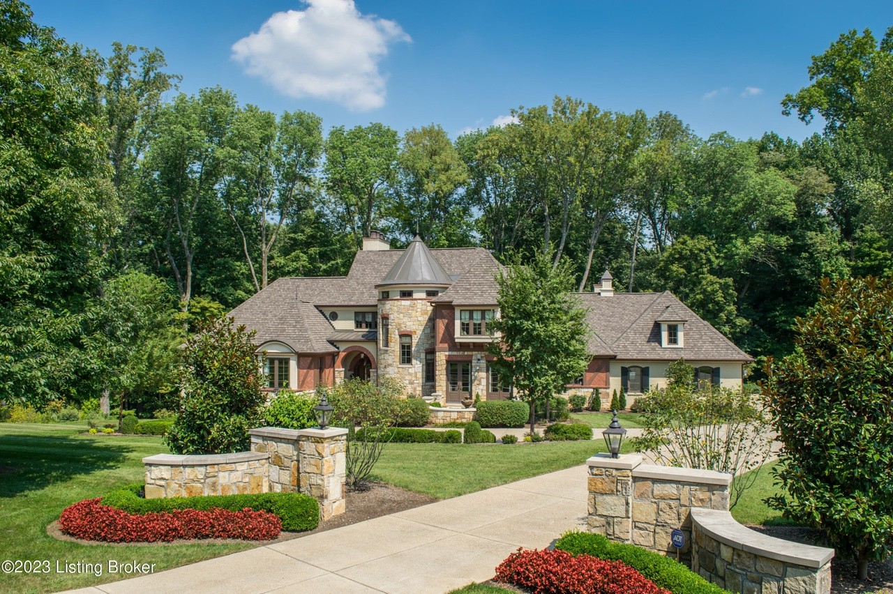 PHOTOS: This Kentucky Mansion Looks Like A Modern Fairytale Castle