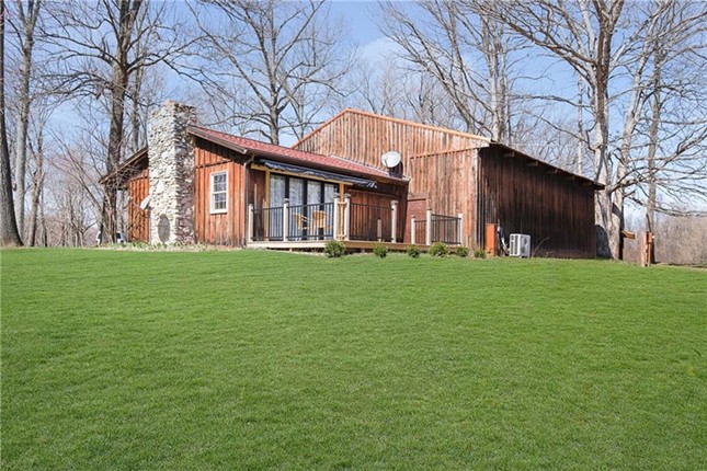 PHOTOS: This Viral Indiana House Is "Bear-y" Distinct And Could Double As A Resort