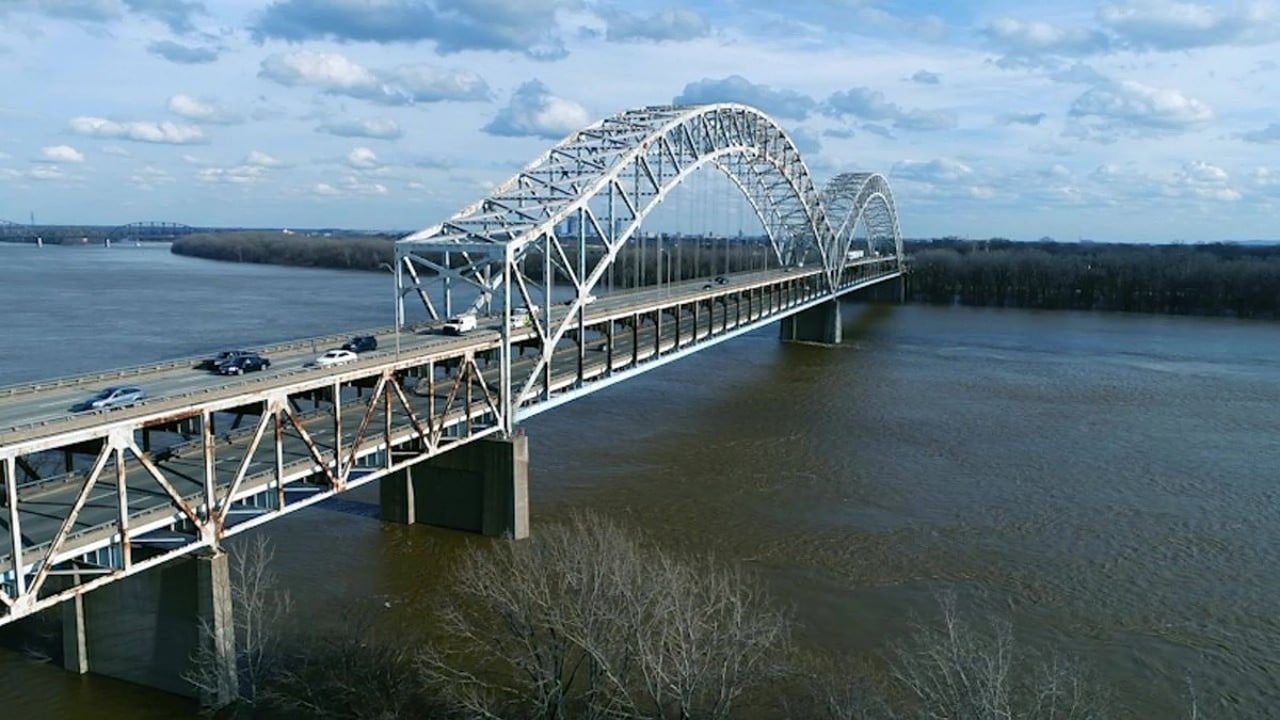 6. Sherman Minton Bridge Expected To Finish Work This Fall
The Sherman Minton Bridge’s work is nearly complete, with expected completion to be around mid-November. According to a news release, the bridge needed new hanger cables, and once completed, there will only be some minor work remaining. Crews have replaced nearly all outdated cables, specifically 116 out of 136 cables.