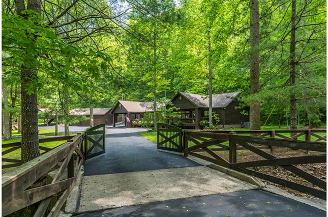 This Kentucky Mansion Lets You Live Your Summer Camp Dreams [PHOTOS]