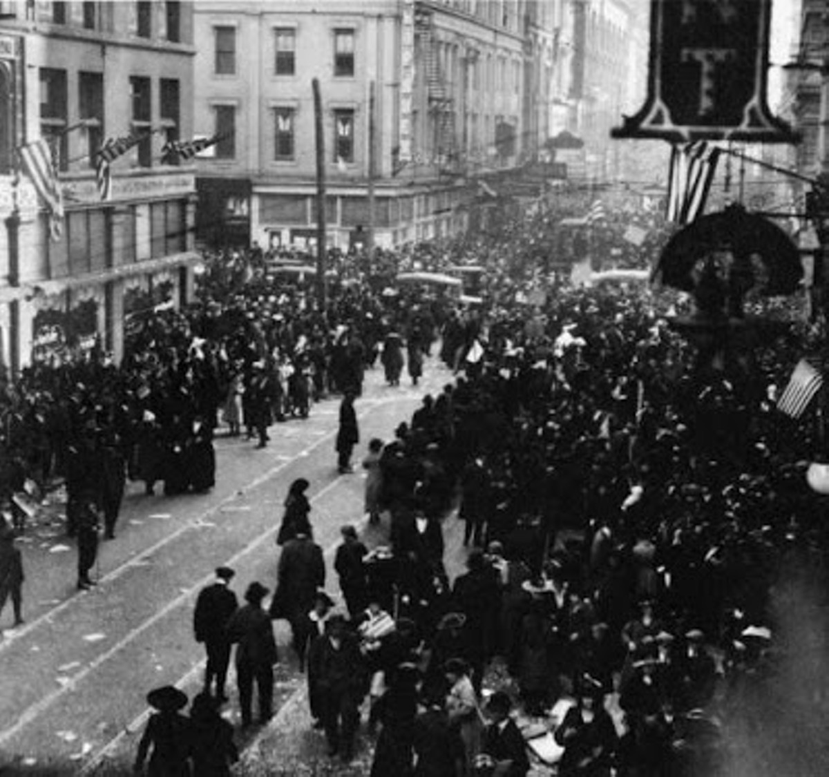 'Armistice Parade, Louisville, Kentucky, 1918'
    (Courtesy of University of Louisville Archives & Special Collections)