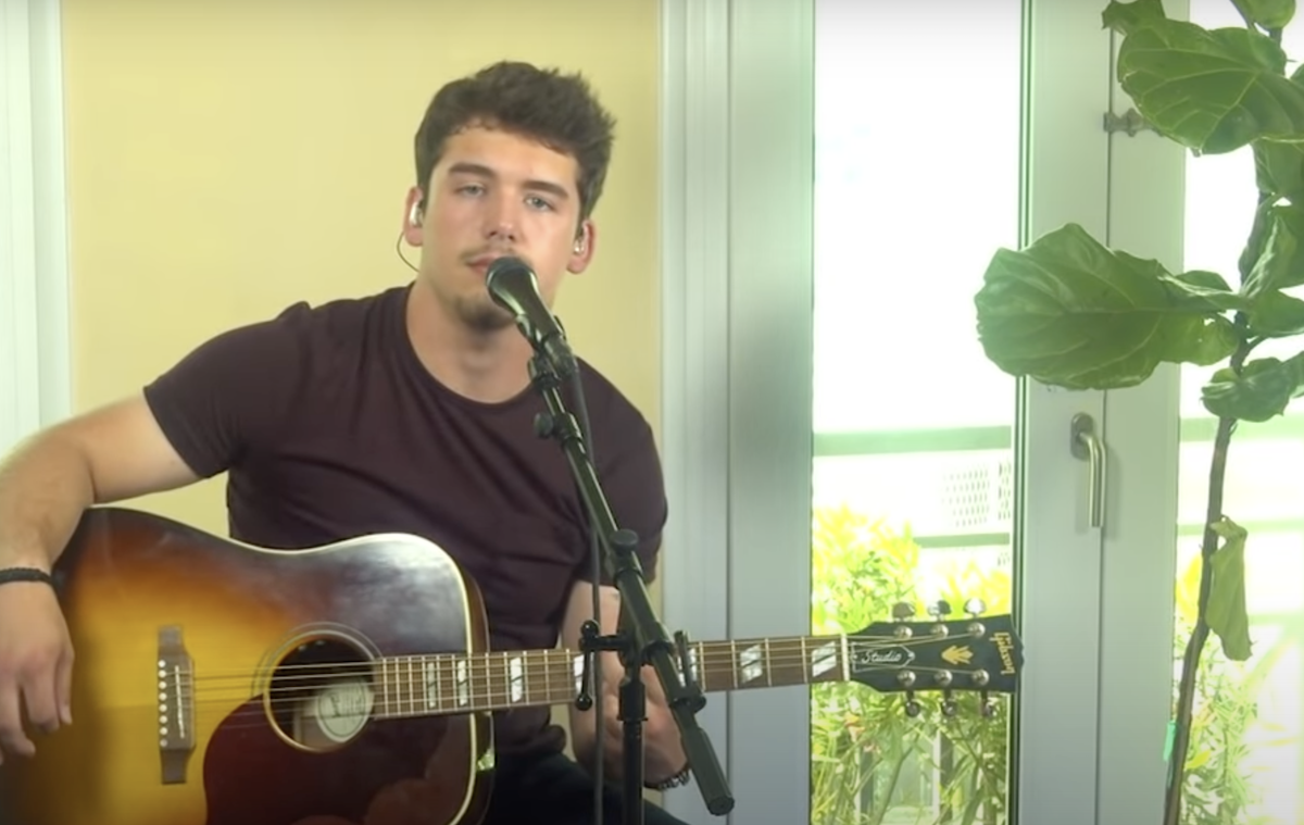 Noah Thompson performed from his hotel room and still made the Top 5 on "American Idol."